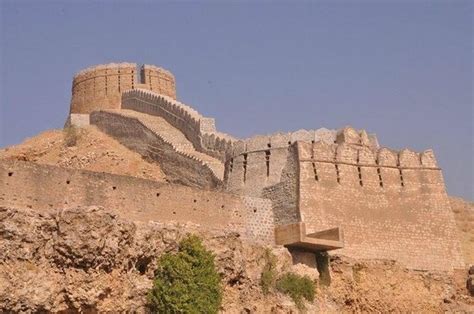 De Rani Kot Fort: Een Monumentale Burcht met een Mysterieuze Aura!