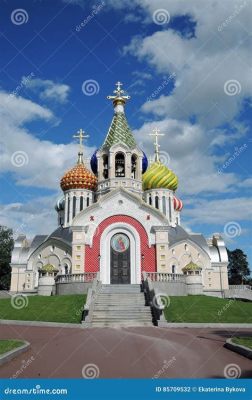  De Tempel van de Transfiguratie! Een kleurrijke en imposante blik op de Russische ziel