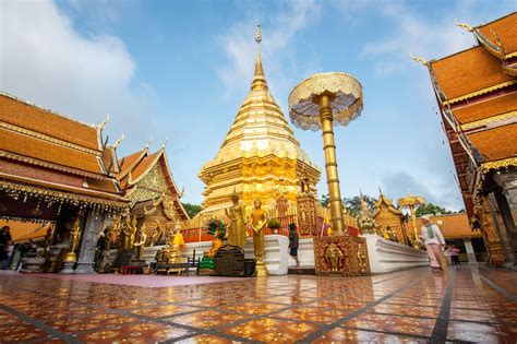 De Wat Phra That Doi Suthep: Een Tempel met Adembenemend Panorama en Mystieke Legendes!