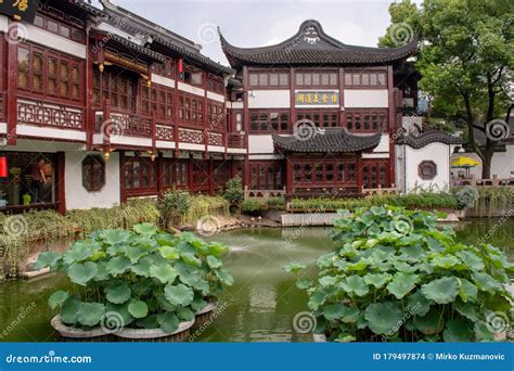 De Yu Garden: Een Oase van Kalmte en Klassieke Chinese Architectuur in Nanjing!