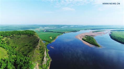 Het Wonder van de Vloeiendheid: De Heilongjiang Rivier en haar Betoverende Schoonheid!